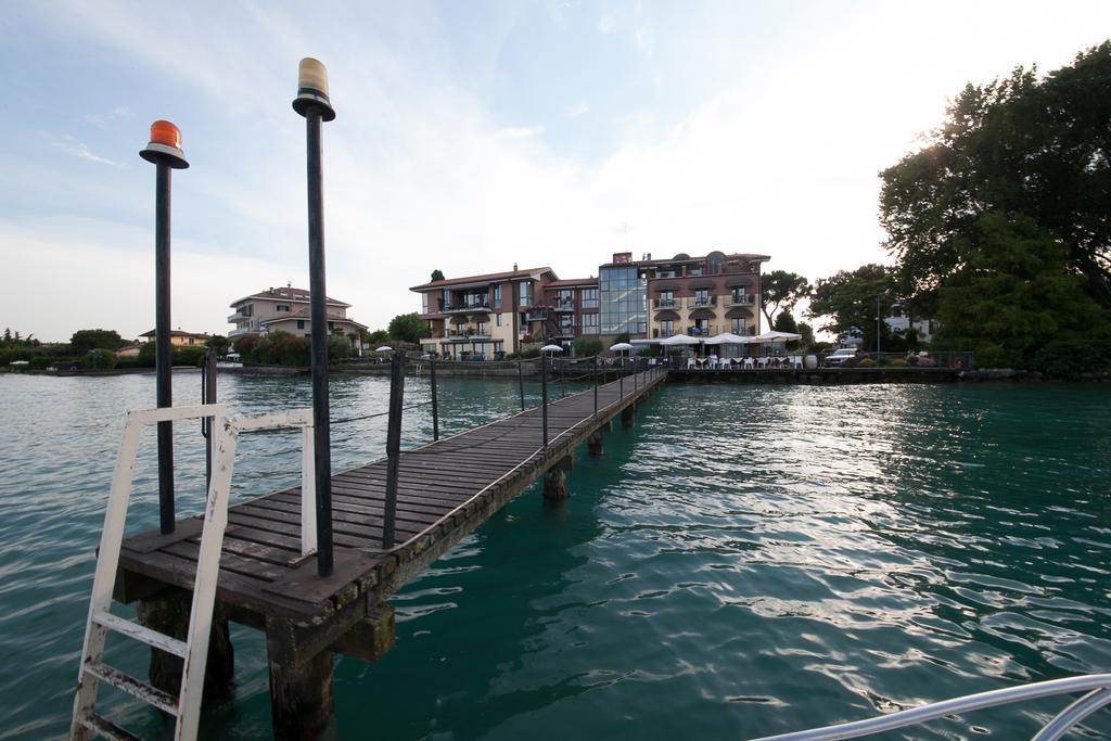 Hotel Aurora Sirmione Bagian luar foto